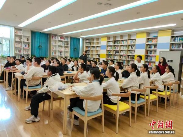 镕盛配资 通讯：探访煤炭大市鄂尔多斯的教育逆袭密码